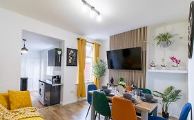 Open Mind Property - Luxury 5 Beds & Free Parking